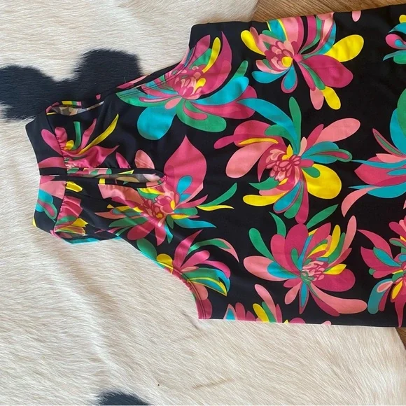 Trina Turk Hana Hou Vibrant Tropical Print Halter Slinky Jersey Dress. - Picture 7 of 11